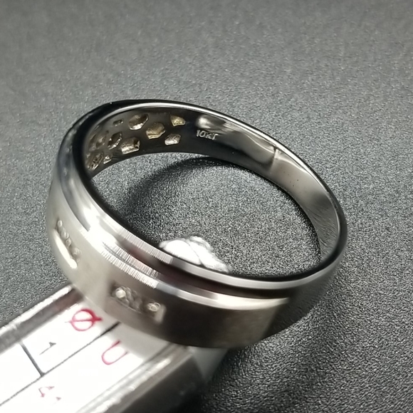 Men's Diamond Wedding Band - Picture 8 of 9